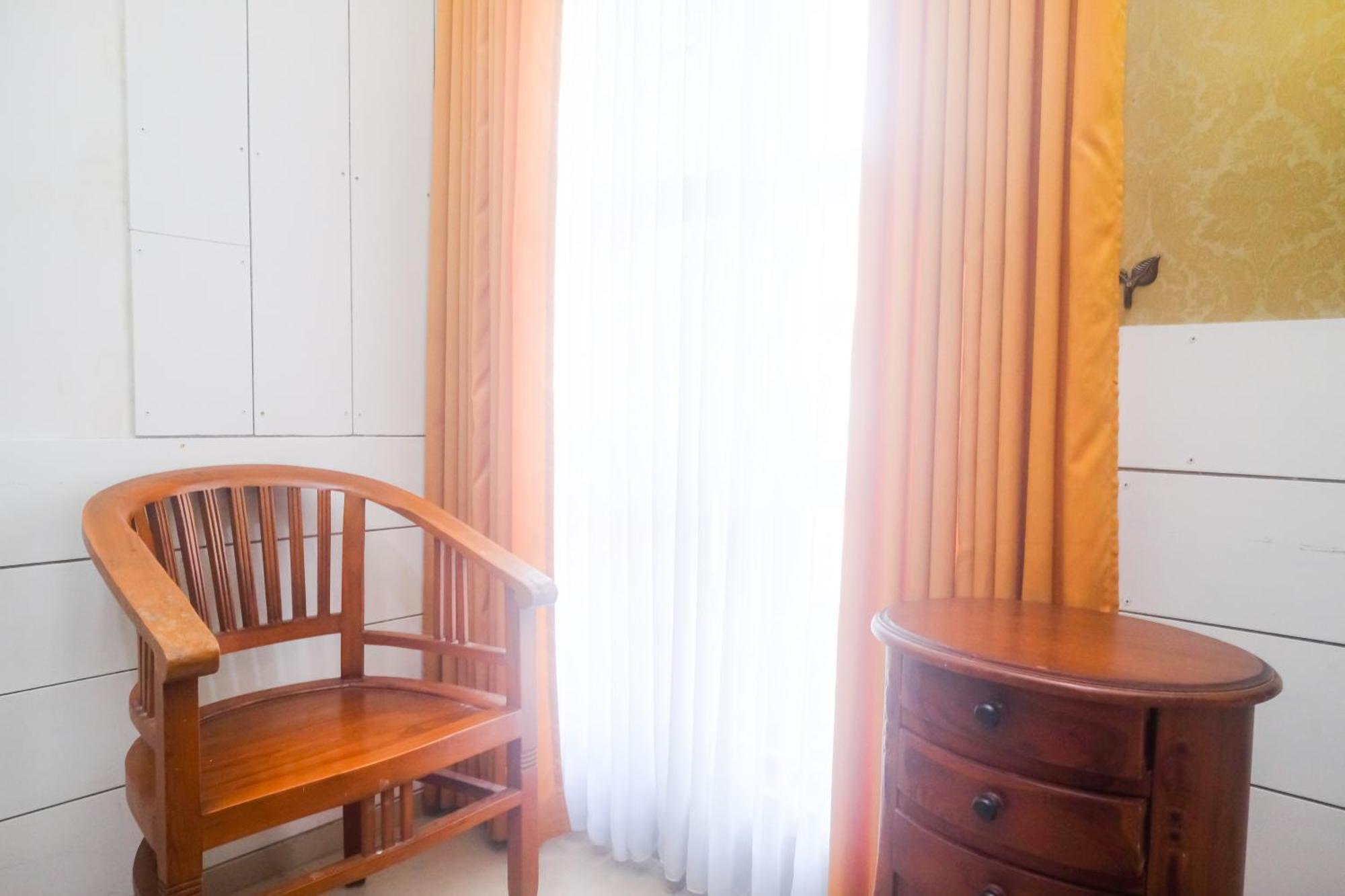 Guest house Reddoorz Near Adisucipto Airport 2 Kalasan