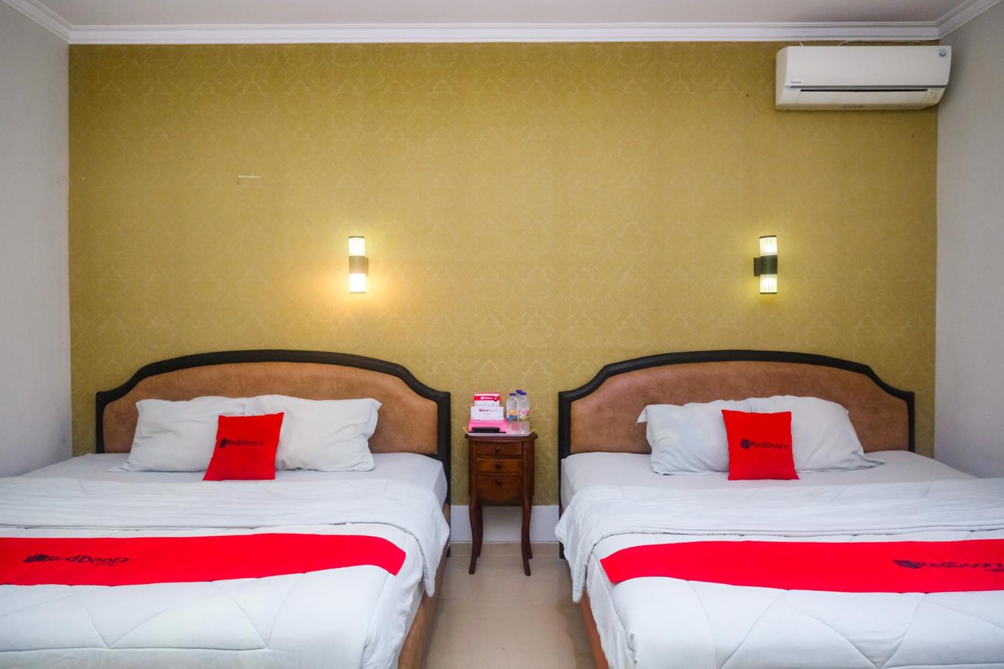 Guest house Reddoorz Near Adisucipto Airport 2 3*