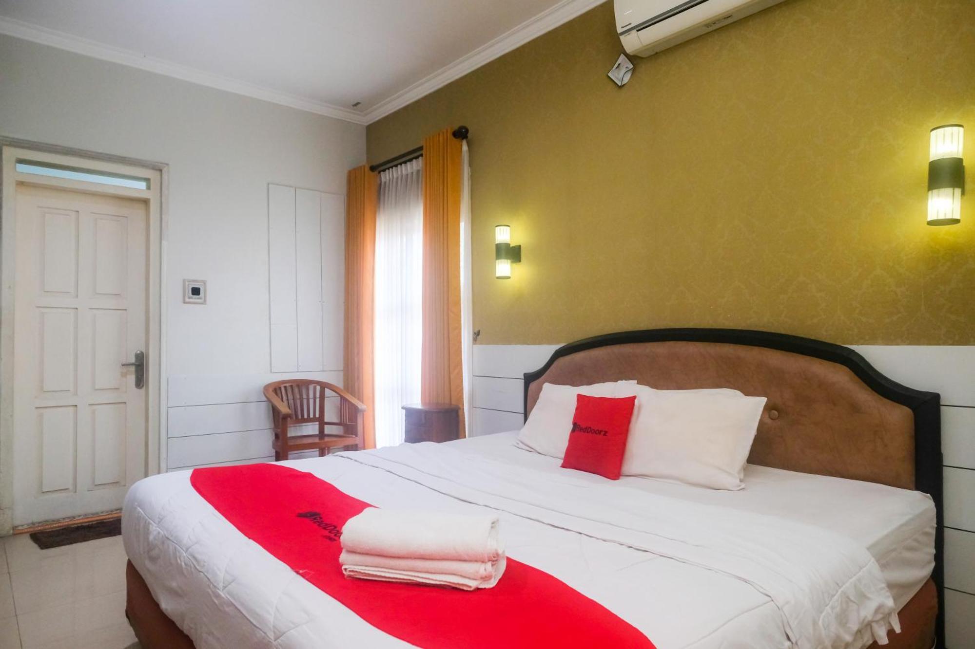 Guest house Reddoorz Near Adisucipto Airport 2 3*